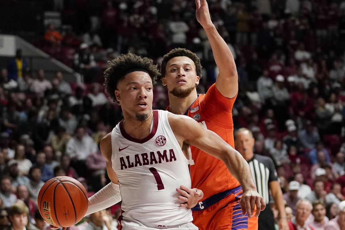 Texas Tech overcomes a 16-point deficit to defeat Arkansas in the Sweet 16.